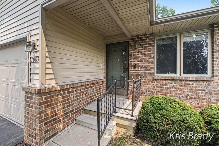 1005 Ironwood Circle NW, Grand Rapids, MI 49534