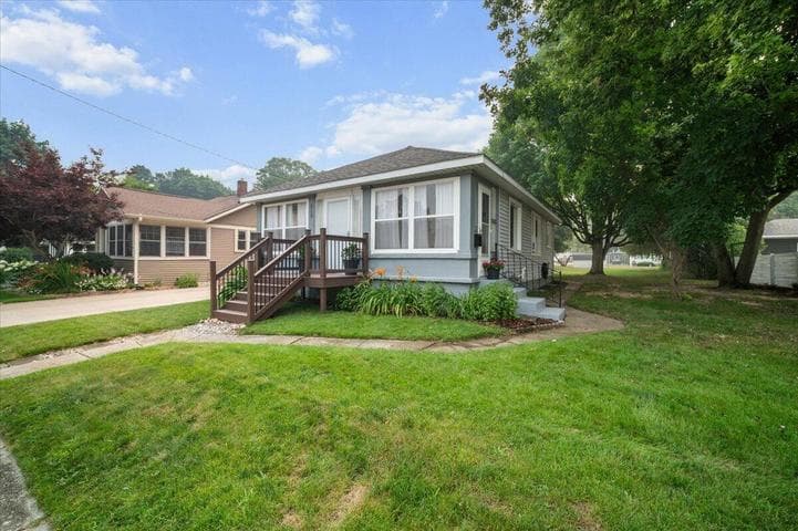 312 Sigsbee Avenue NE, Rockford, MI 49341