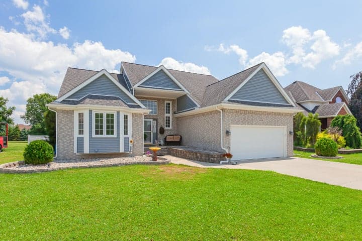 32321 Liparoto Drive, Rockwood, MI 48173