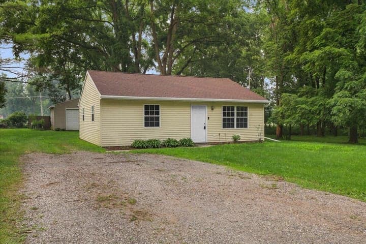1091 Hickory Street, Lansing, MI 48906