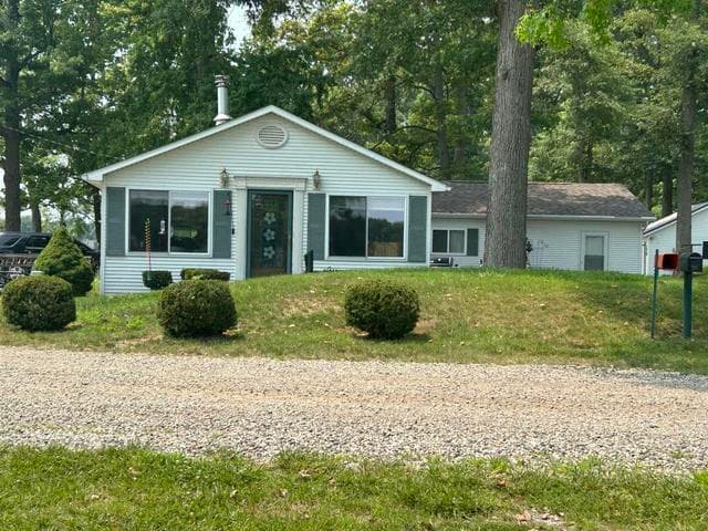 12232 Maple Hillsdale Co. Street, Montgomery, MI 49255