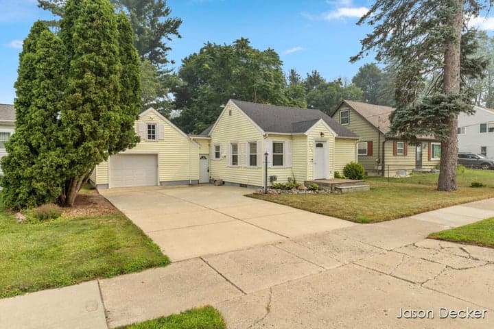 1524 Downey Street, Lansing, MI 48906
