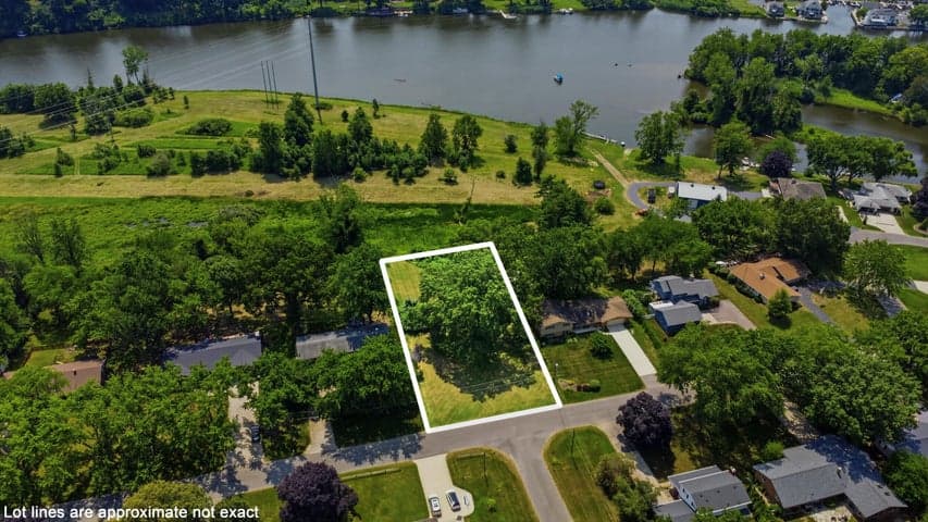 2444 Riverbend Drive, Benton Harbor, MI 49022