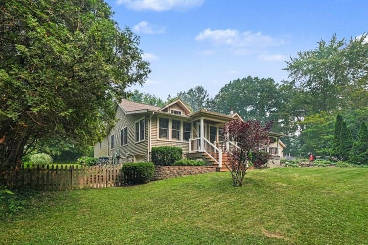 5359 Riverside Drive, Coloma, MI 49038