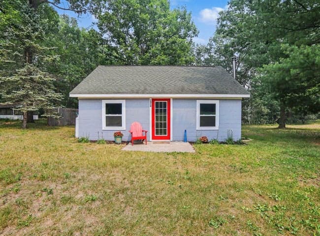 1514 S Walhalla Road, Branch, MI 49402