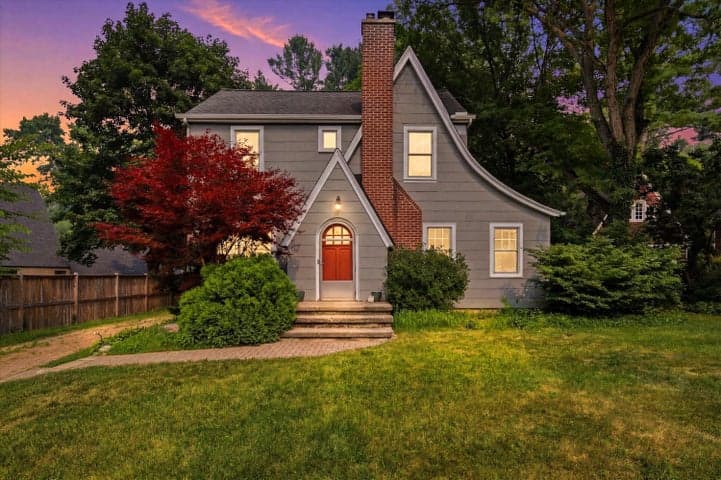 325 Hilldale Drive, Ann Arbor, MI 48105