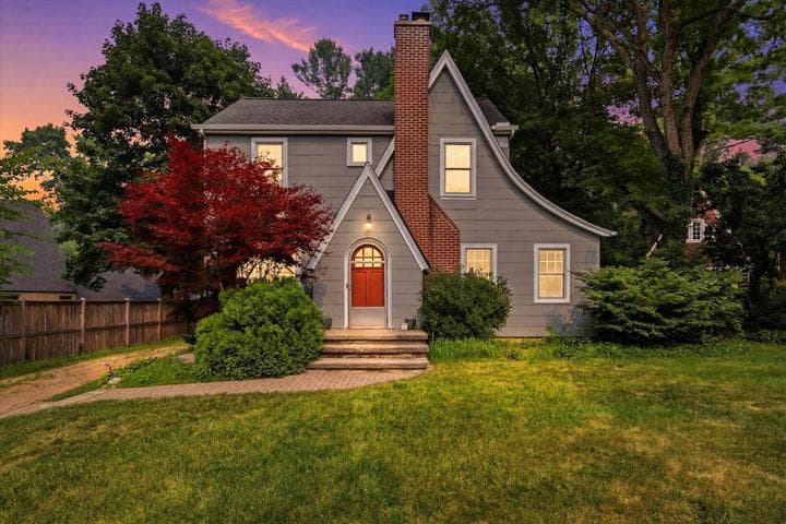 325 Hilldale Drive, Ann Arbor, MI 48105