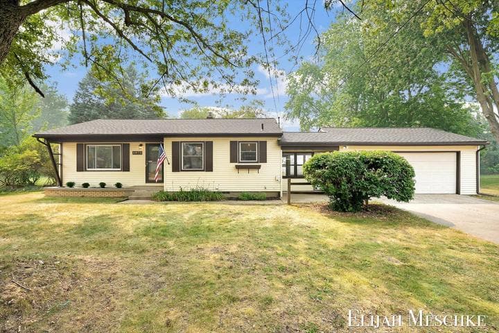 6873 11th Avenue, Jenison, MI 49428