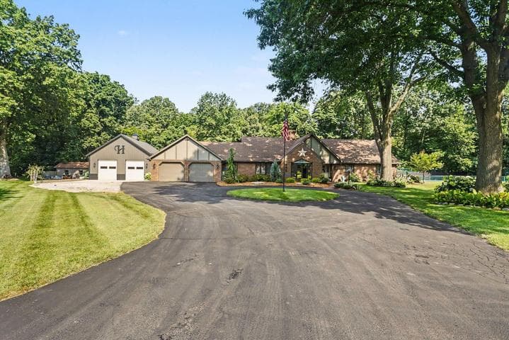 1555 Cardinal Drive, St. Joseph, MI 49085