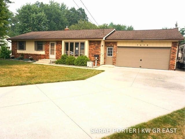 7658 Teakwood Drive, Jenison, MI 49428