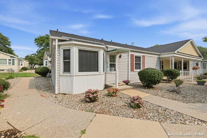 1041 Village Lane, Jenison, MI 49428