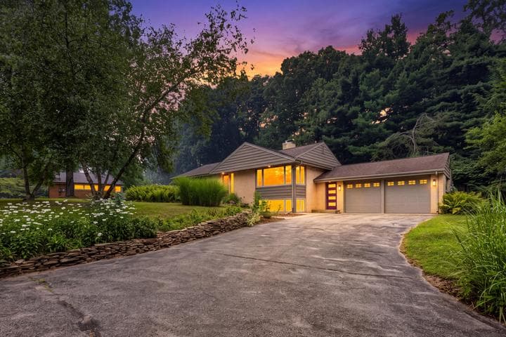 2244 Sycamore Lane, Kalamazoo, MI 49008