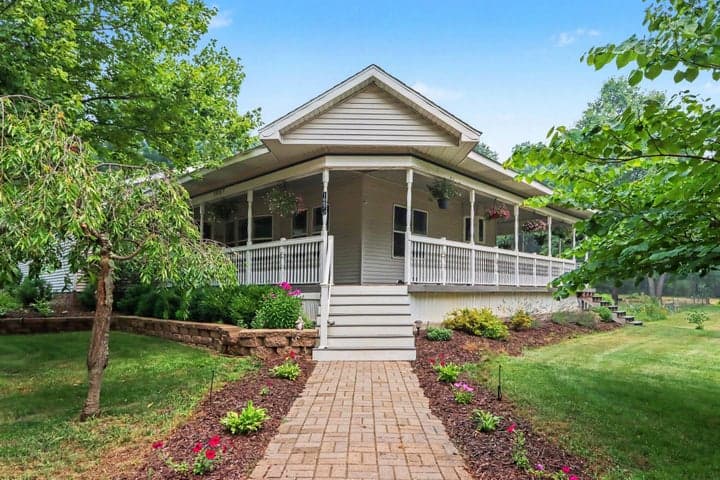 1667 Oakwood Trail, Allegan, MI 49010