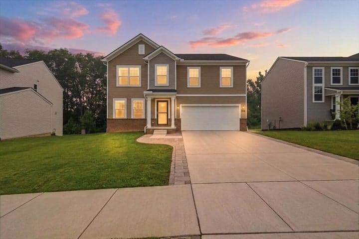 247 Sandhill Court, White Lake, MI 48386