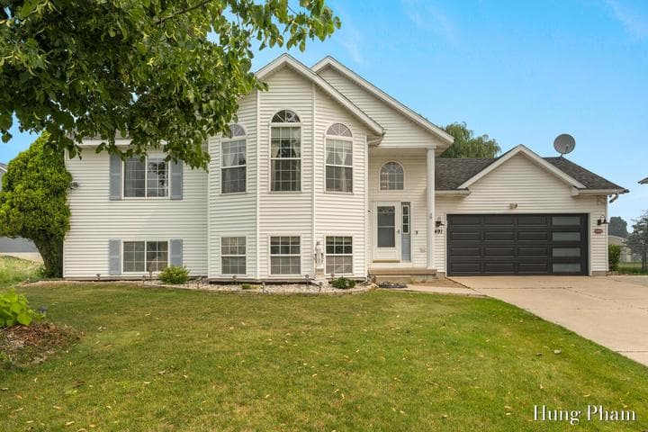 2491 Crystal Meadows Street SE, Caledonia, MI 49316