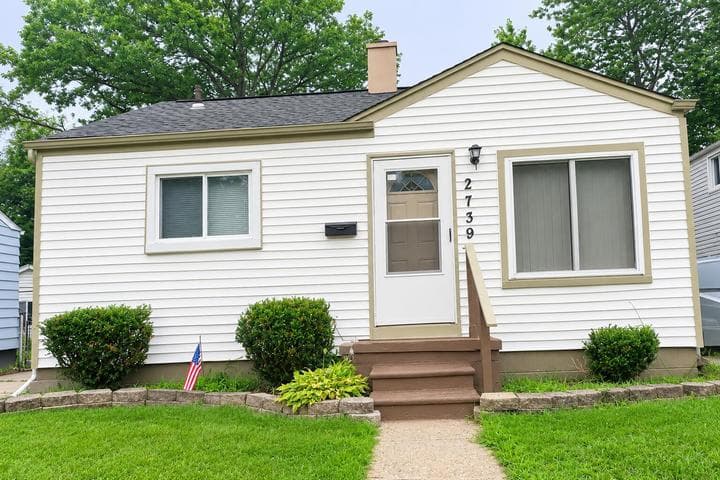 27392 Osmun Street, Madison Heights, MI 48071