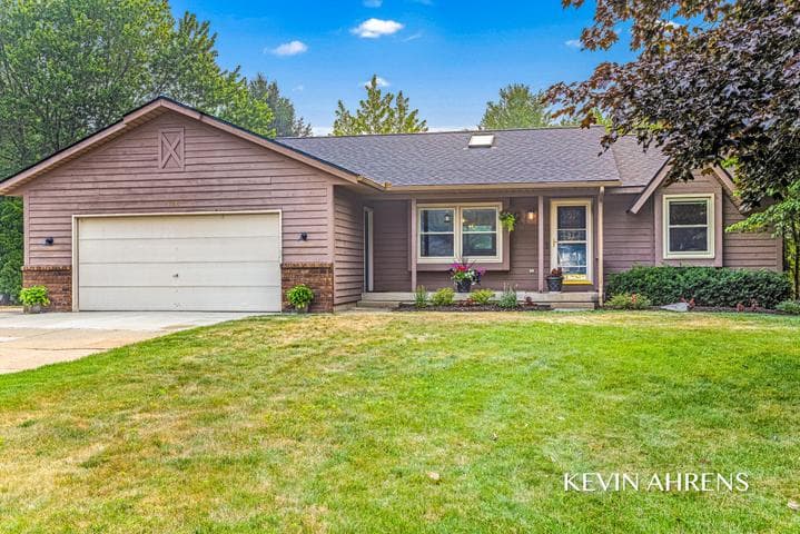7368 Iron Drive, Hudsonville, MI 49426