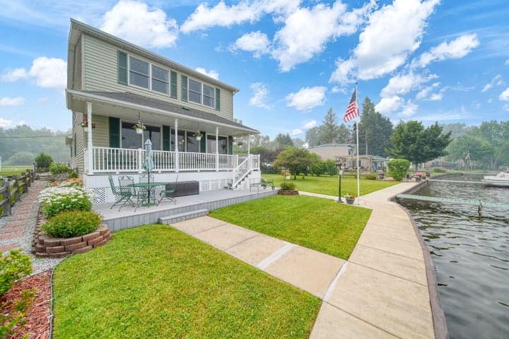 14 Ackerson Lake Road, Jackson, MI 49201