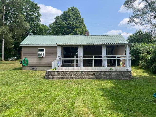 121 S Muenscher Street, Howard City, MI 49329
