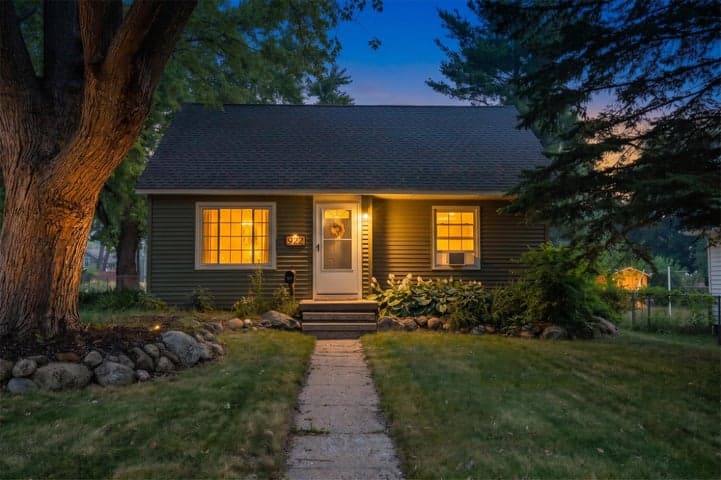 922 W Montcalm Street, Greenville, MI 48838