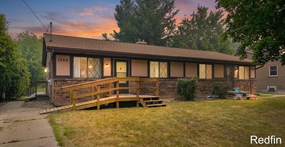 1305 52nd Street SE, Grand Rapids, MI 49508