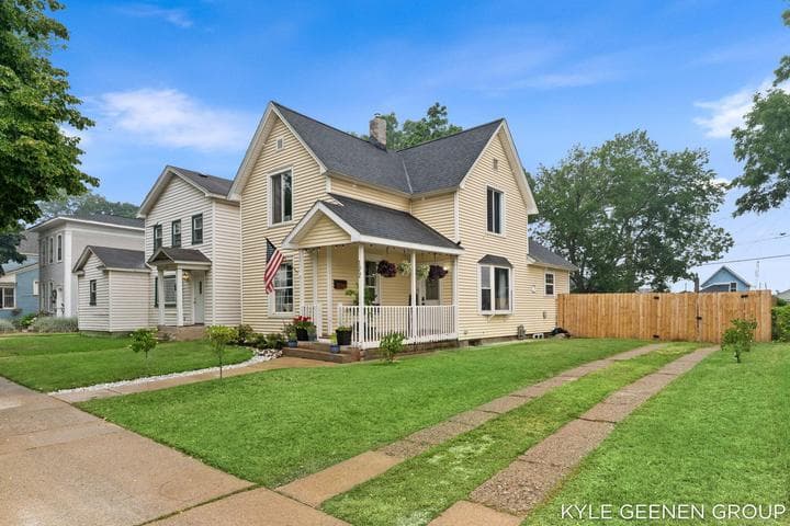 177 W 9th Street, Holland, MI 49423