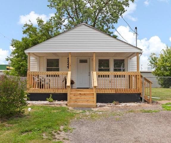 924 Oak Street, Adrian, MI 49221