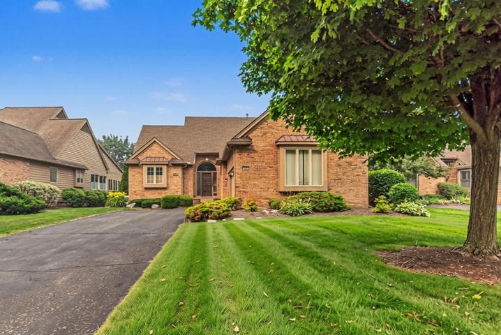 4682 Sawgrass Drive E, Ann Arbor, MI 48108