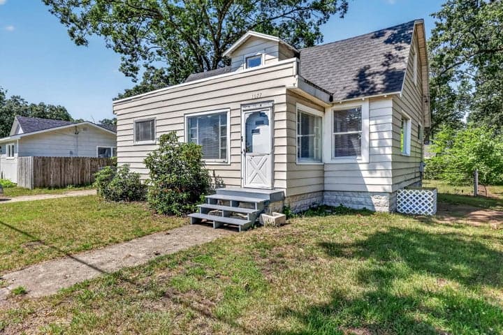 1077 Shonat Street, Muskegon, MI 49442