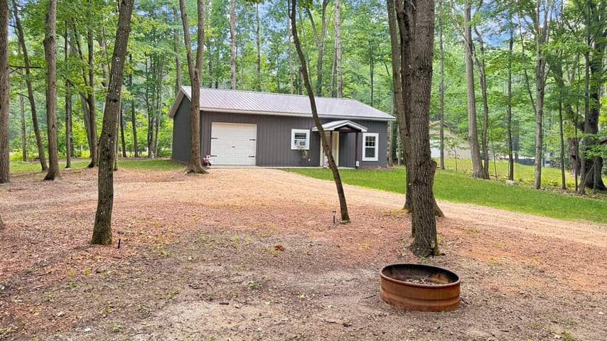 99 Middle Trail, Leroy, MI 49655