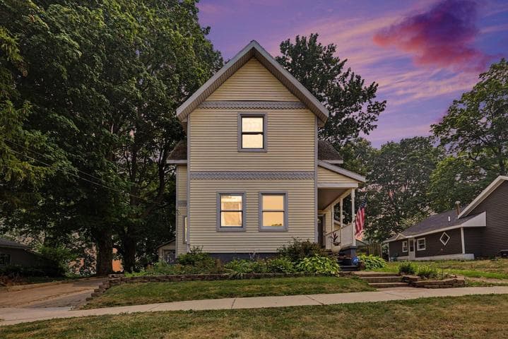 42 E Waterloo Street NW, Casnovia, MI 49318