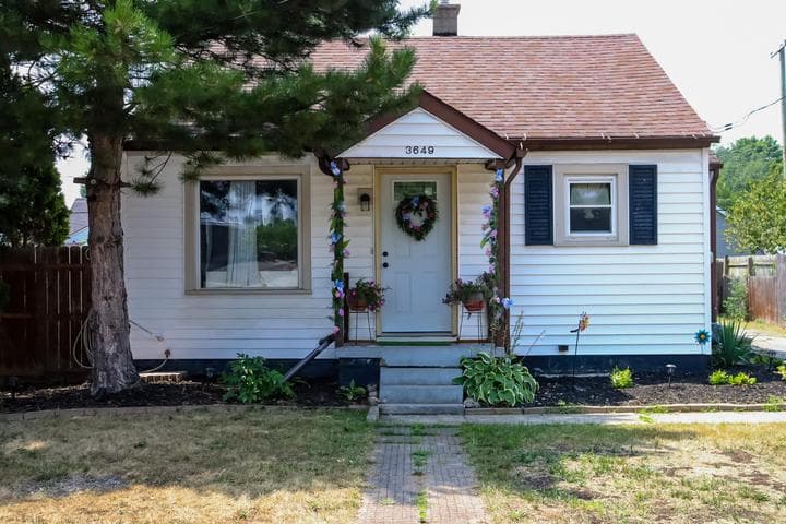 3649 Jefferson Avenue SE, Grand Rapids, MI 49548