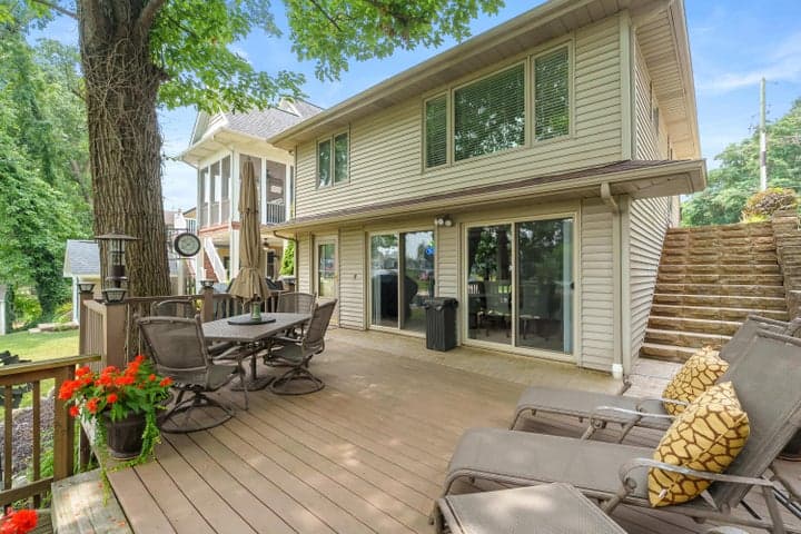 92709 Gravel Lake Drive, Lawton, MI 49065