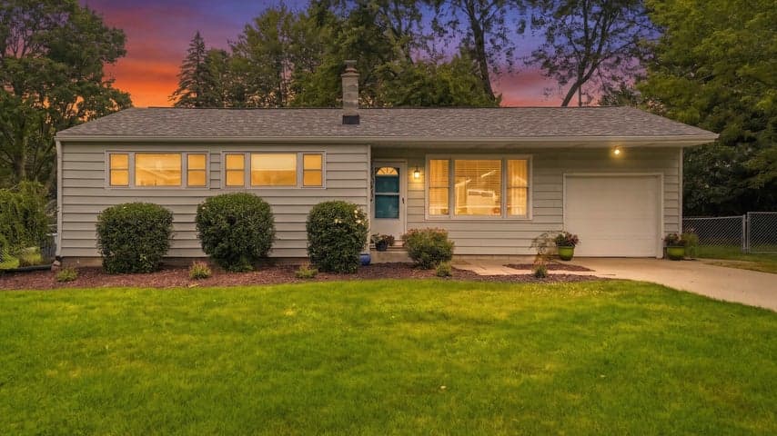 1040 Kirk Drive SE, Grand Rapids, MI 49546