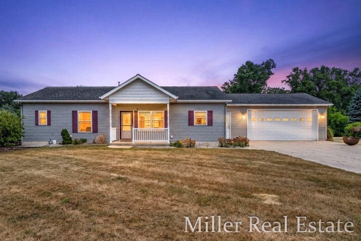 1028 Old Barn Road, Freeport, MI 49325