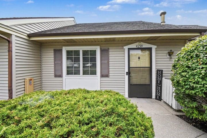 4239 Eastcastle Court SE, Grand Rapids, MI 49508