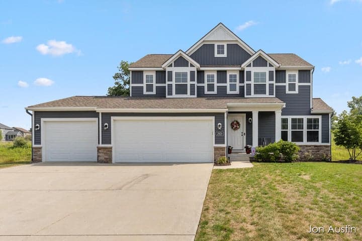 2929 E Morgan Trail NE, Rockford, MI 49341