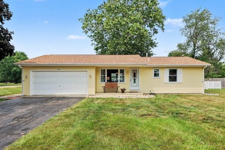 56848 Bow Drive, Three Rivers, MI 49093