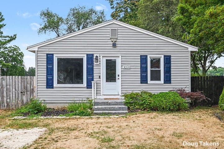 3233 Wayburn Avenue SW, Grandville, MI 49418