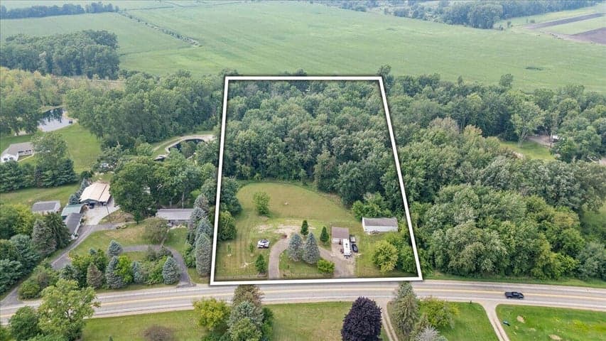 5400 M 106, Stockbridge, MI 49285