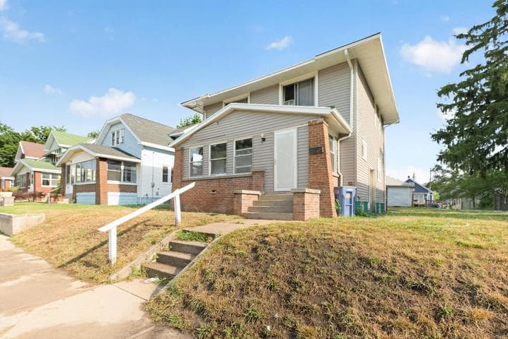 1043 Oakdale Street SE, Grand Rapids, MI 49507