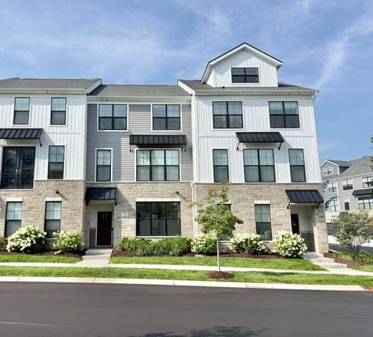 2752 S Spurway Drive, Ann Arbor, MI 48105