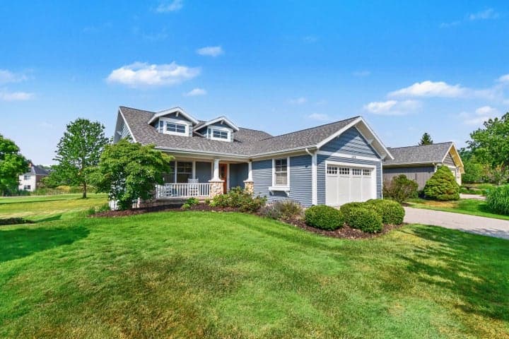 5526 Alhambra Drive SE, Grand Rapids, MI 49546
