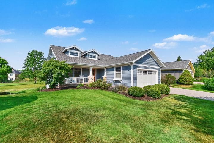 5526 Alhambra Drive SE, Grand Rapids, MI 49546