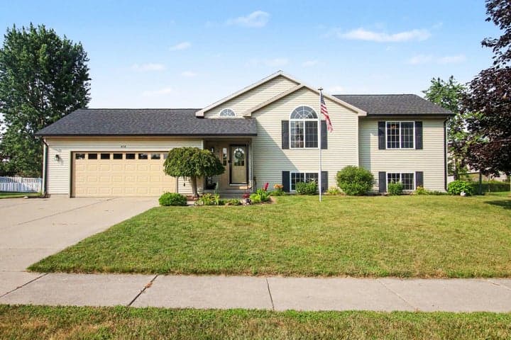 414 Voyager Drive, Wayland, MI 49348