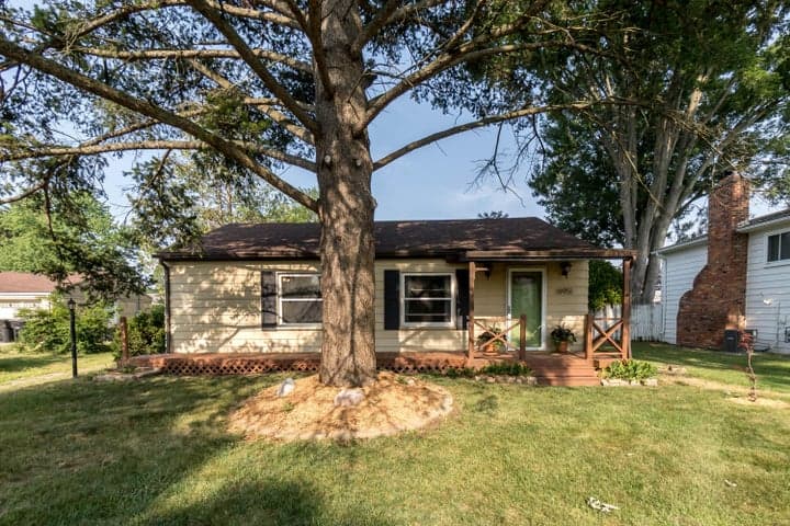 18951 Sunset Street, Livonia, MI 48152