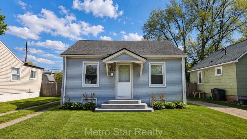 353 W Brockton Avenue, Madison Heights, MI 48071
