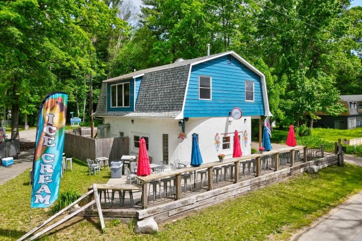 7641 S Croton Hardy Drive, Newaygo, MI 49337