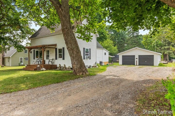 117 W Pine Street, Edmore, MI 48829