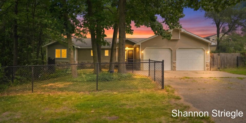 4864 Westshire Drive NW, Comstock Park, MI 49321